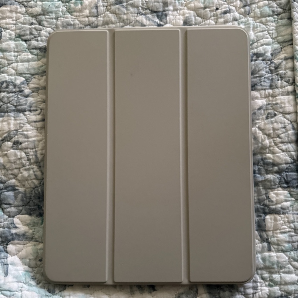 ipad pro 13 inch grey case, with apple pencil holder